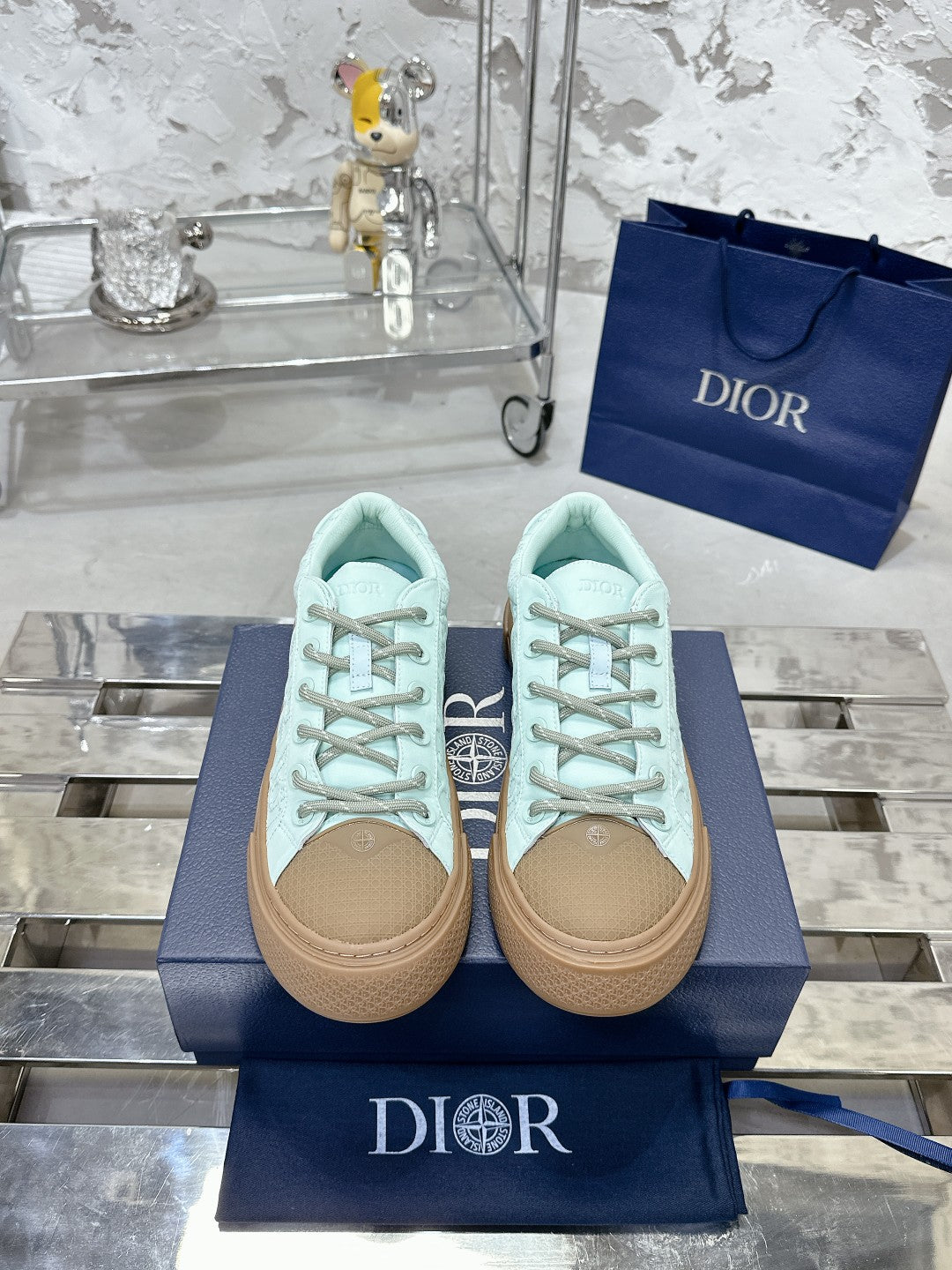 Sneakers