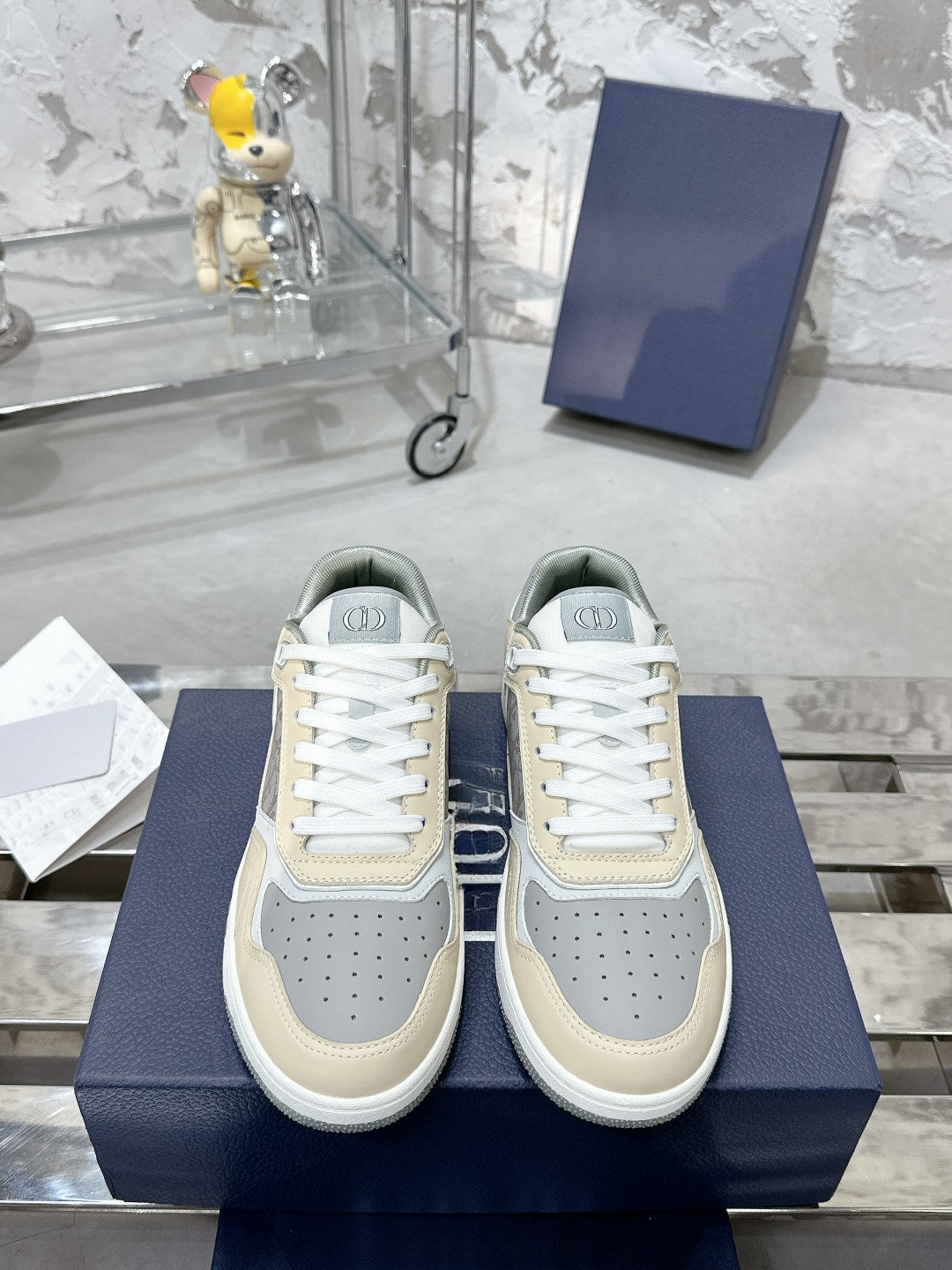 Sneakers