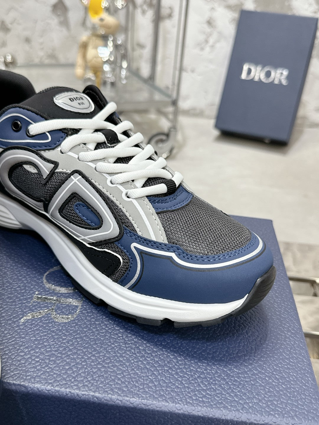 Sneakers