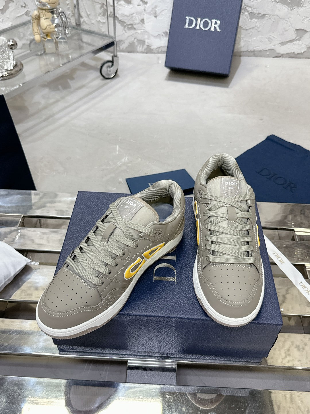 Sneakers