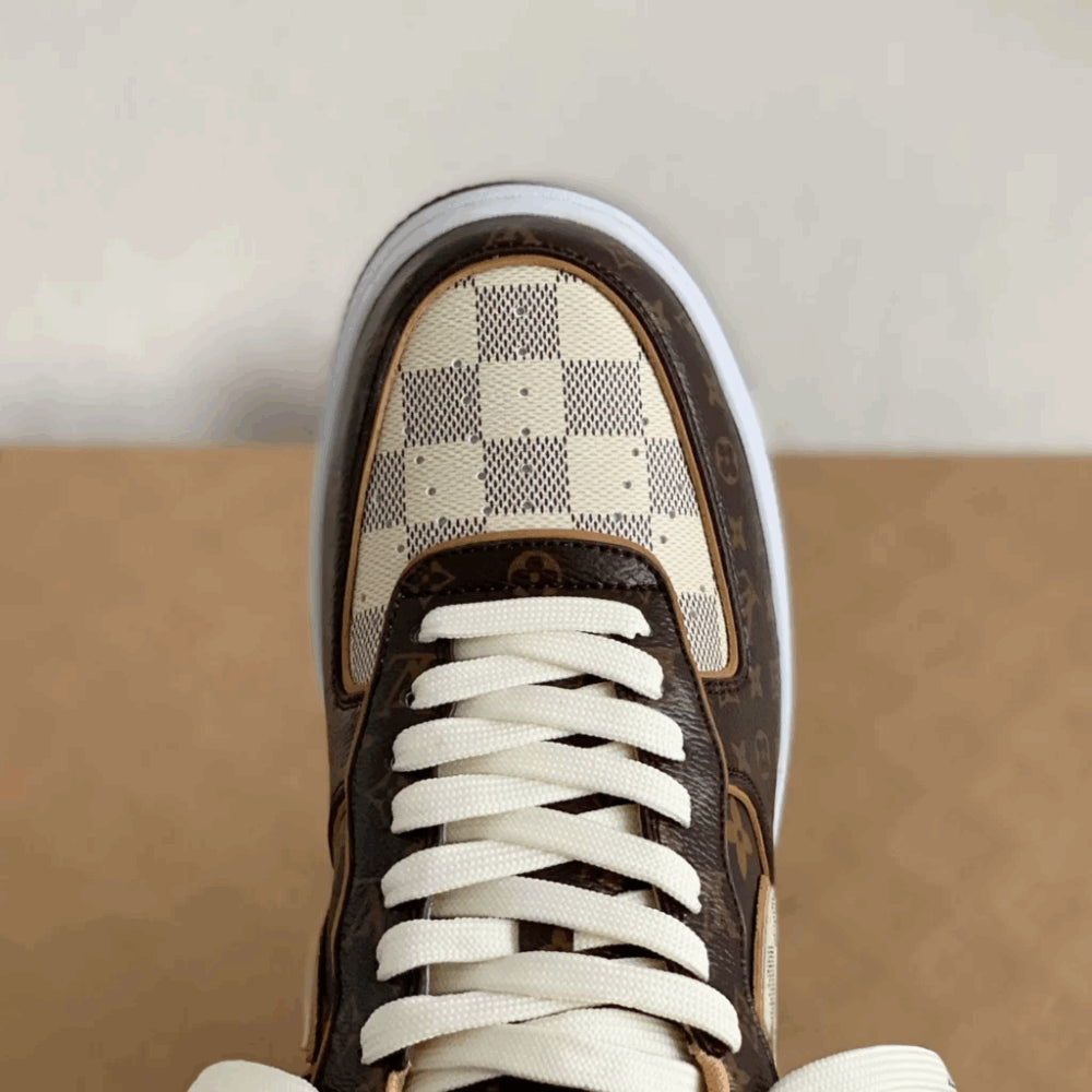 Sneaker