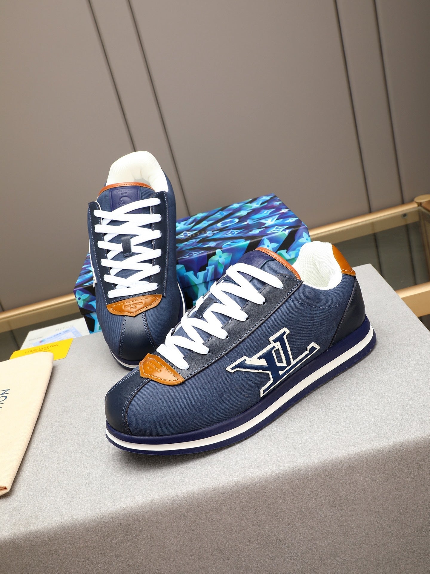Sneakers