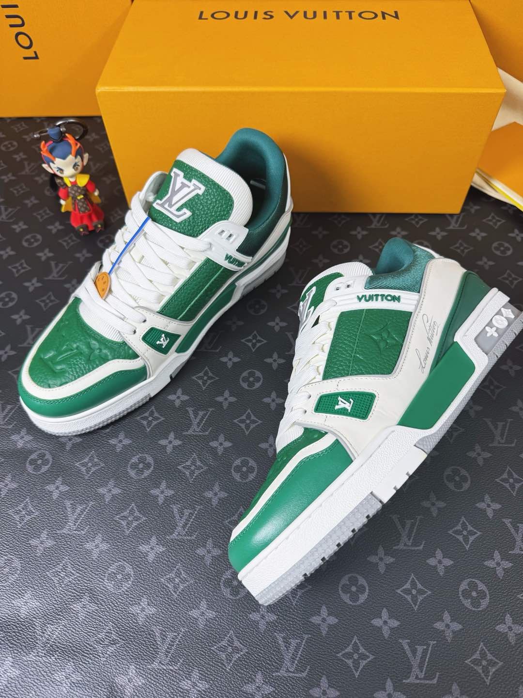 Sneakers