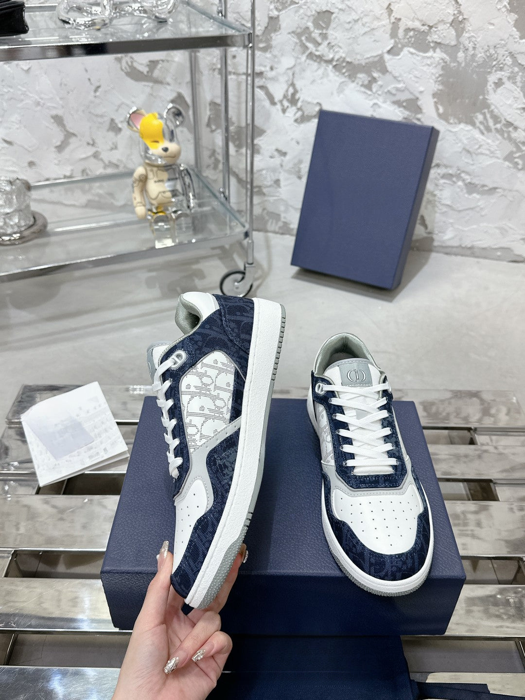 Sneakers