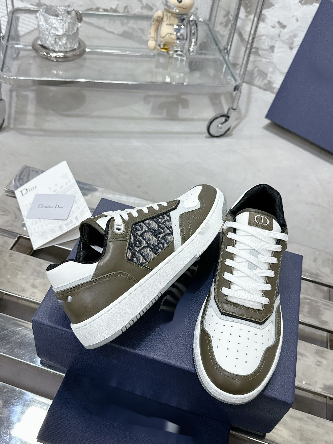 Sneakers