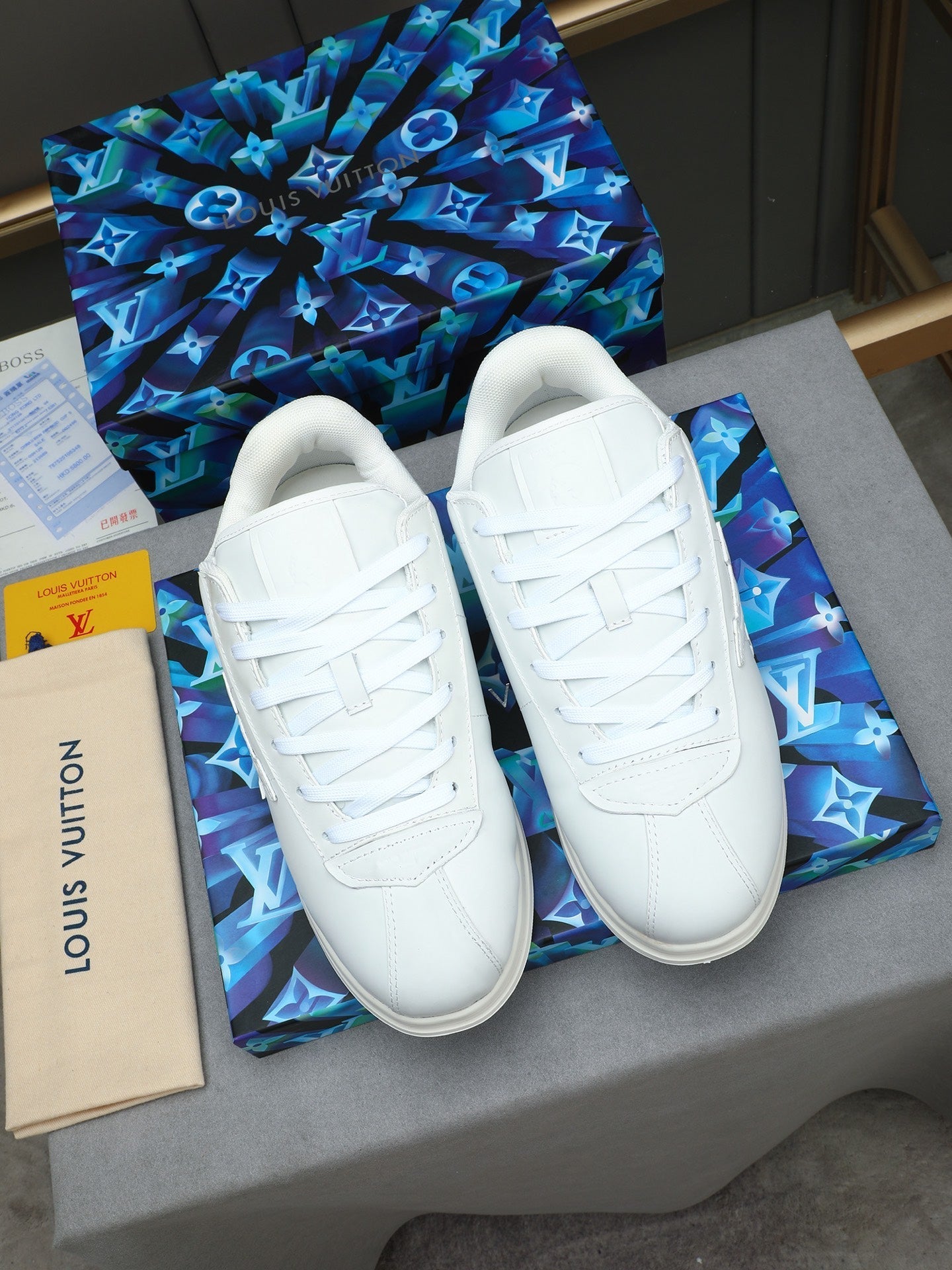 Sneakers