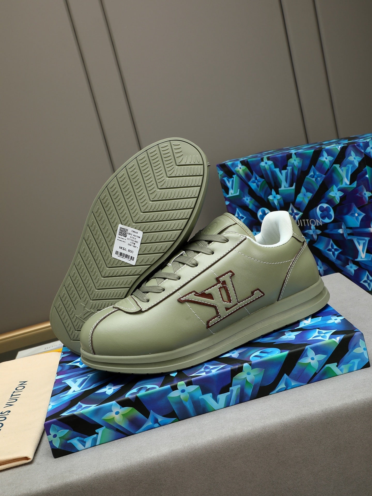 Sneakers