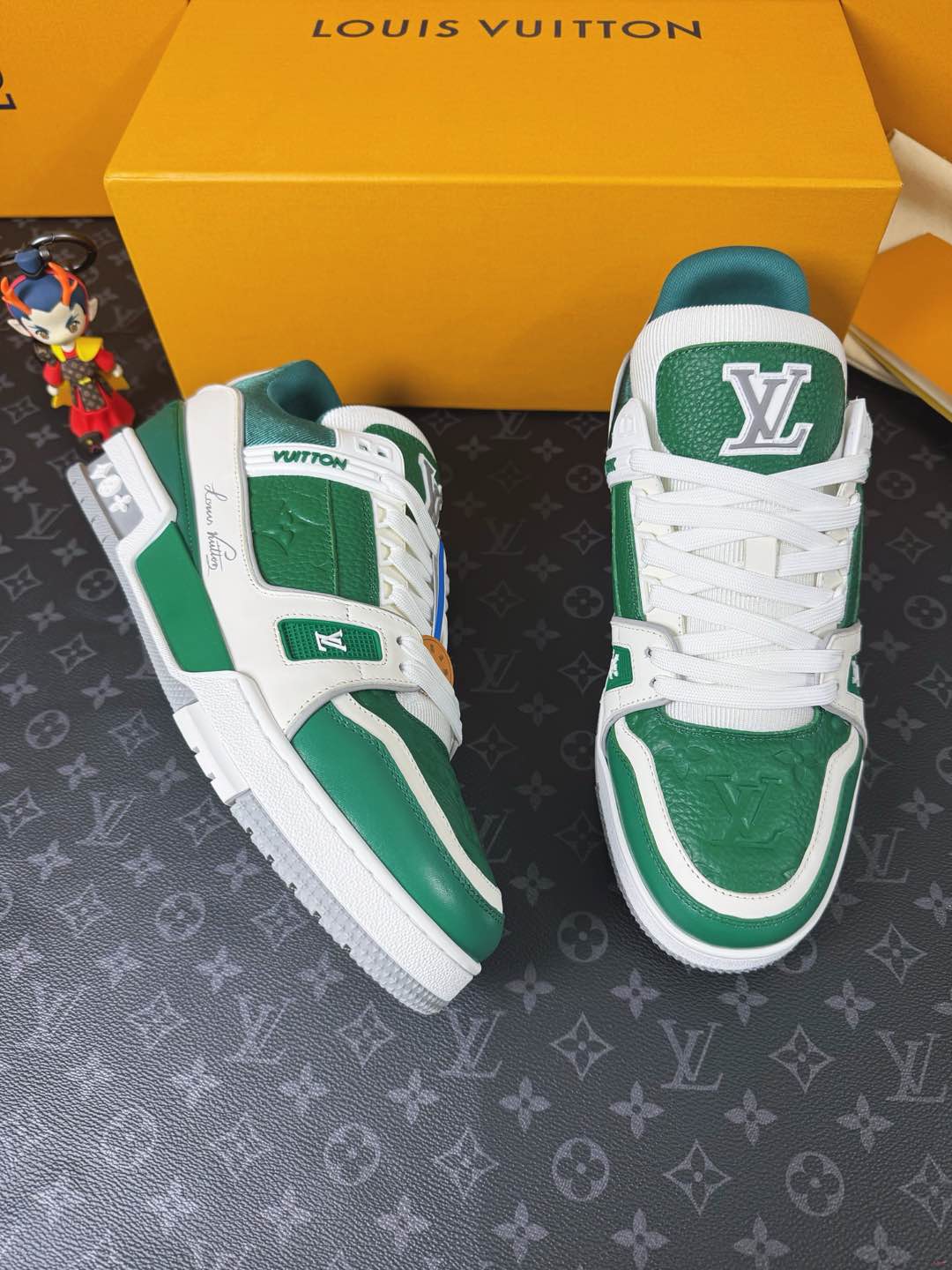 Sneakers